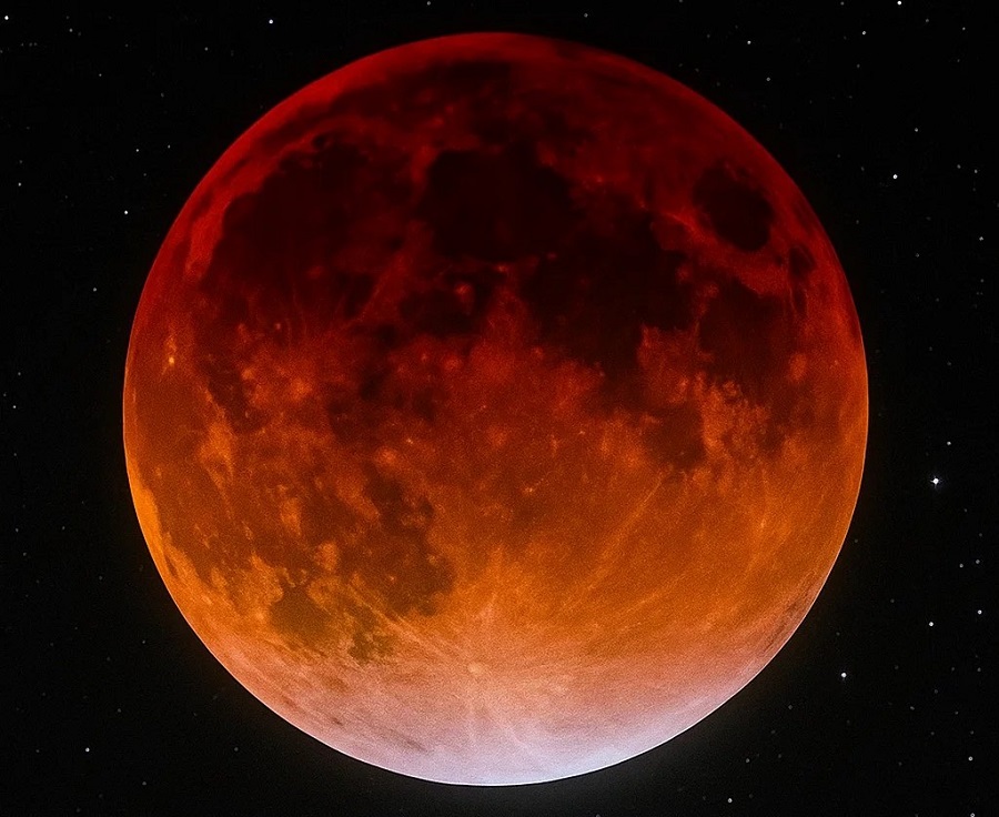 Stargazers in the Philippines Can Catch the โBlood Moonโ This Weekend