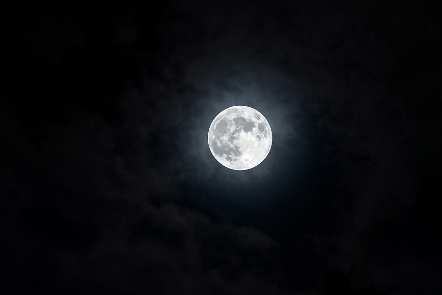 Rare Harvest Supermoon to Illuminate Night Sky โ First Supermoon of 2025