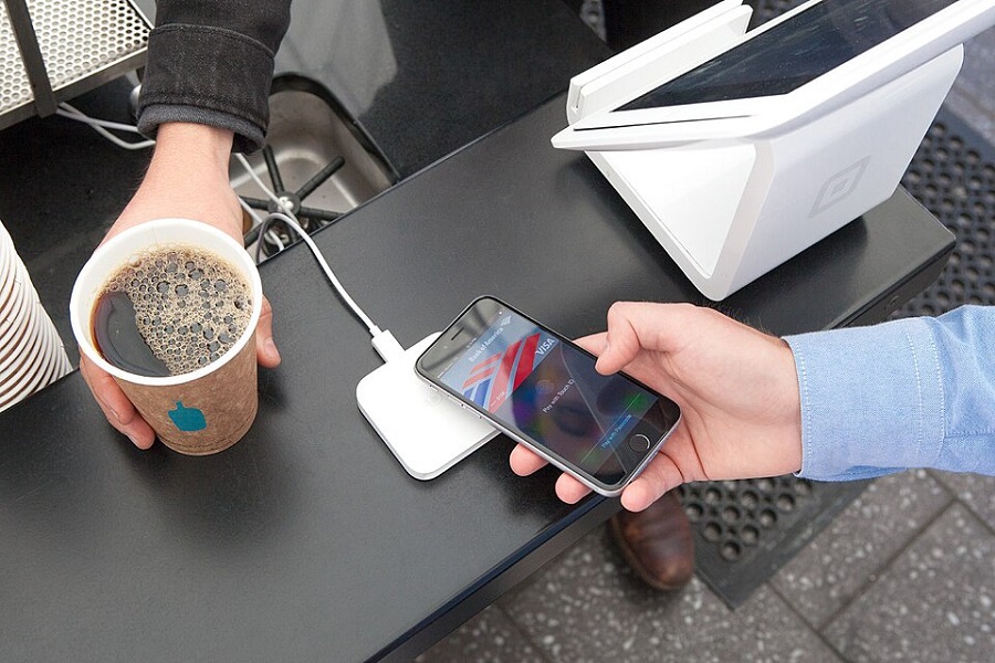 Paying for coffee with Square's apple pay reader
